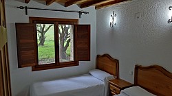 Foto dormitorio ropino